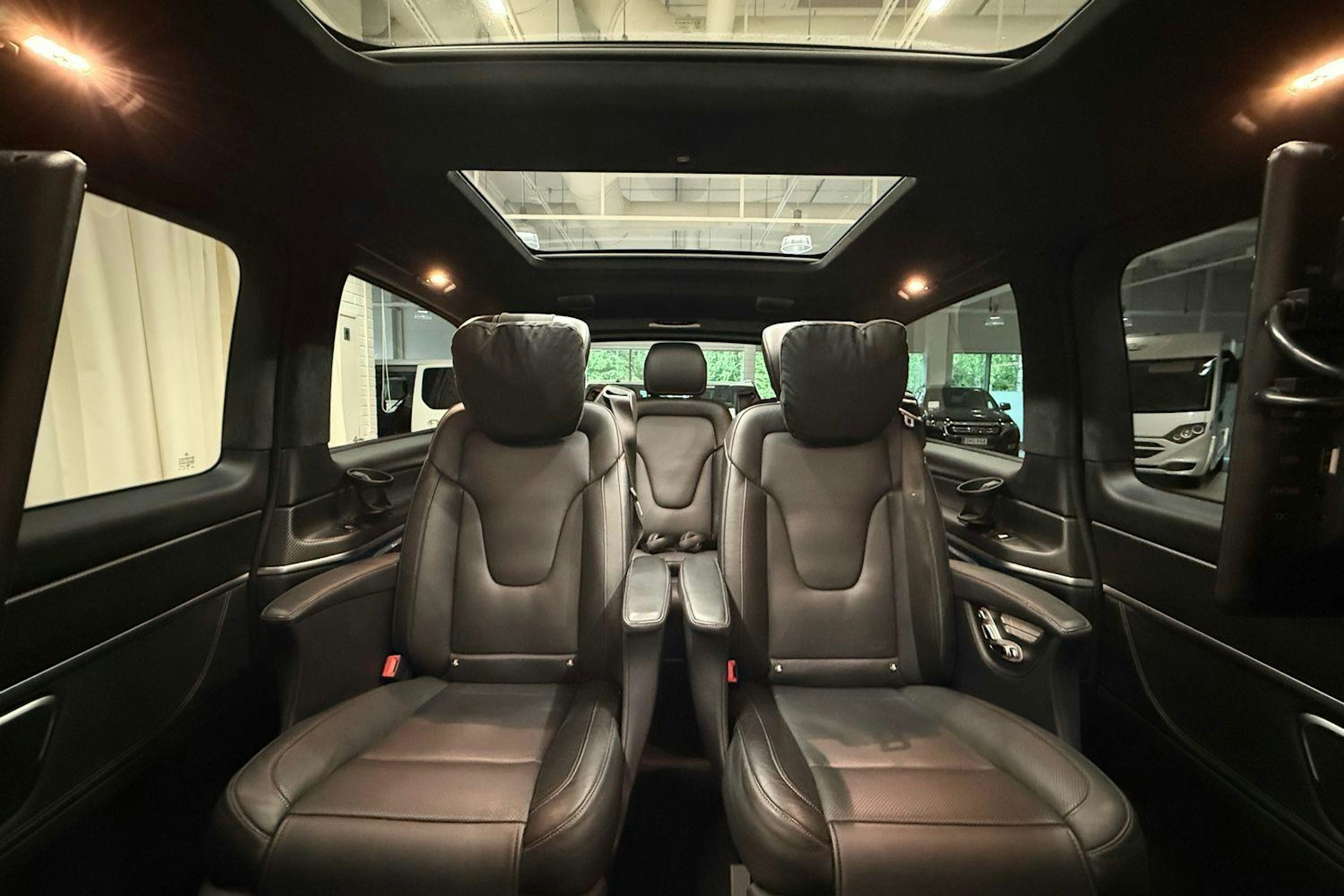 musta Mercedes-Benz V 2020 kuva 25.