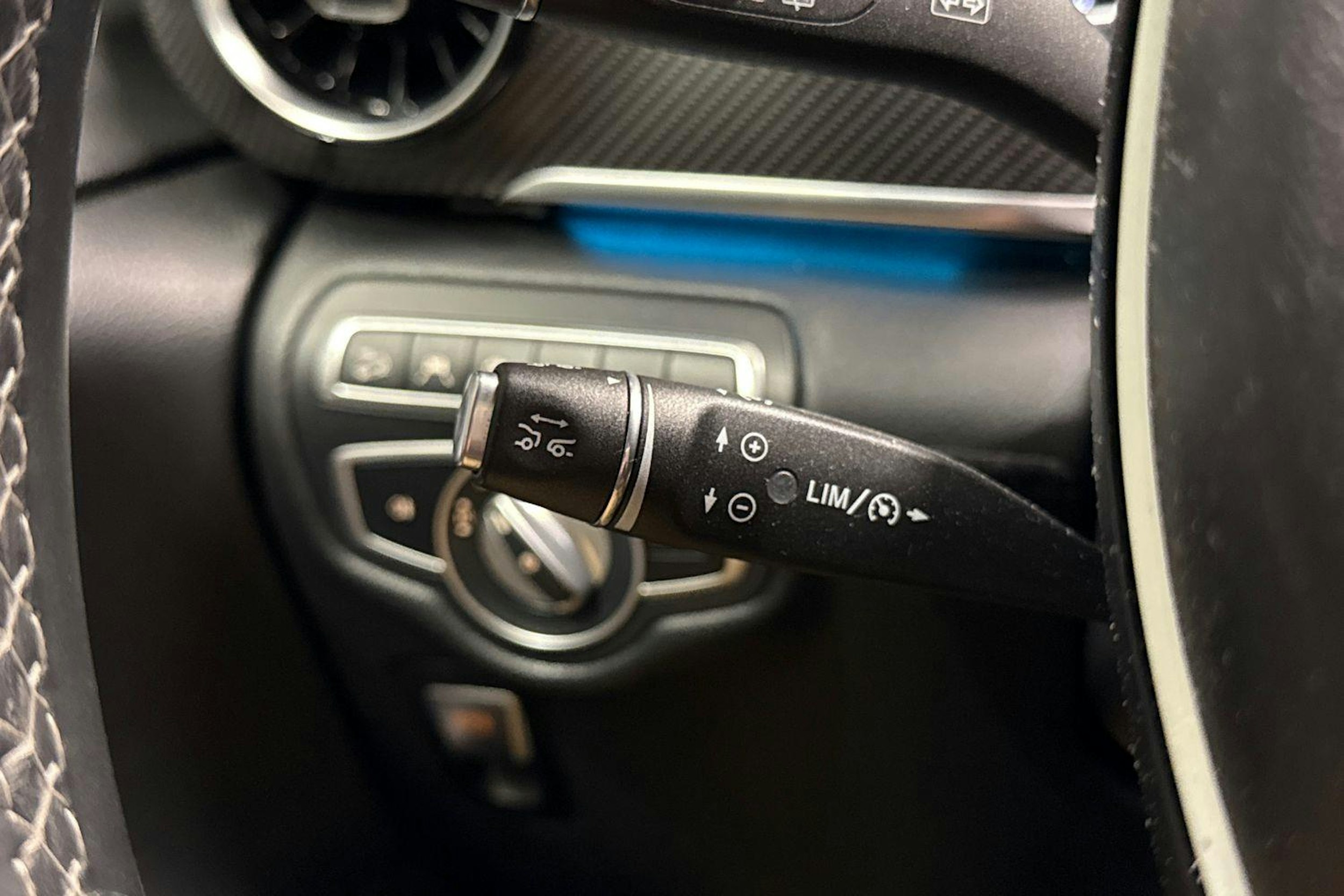 musta Mercedes-Benz V 2020 kuva 31.