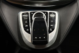 musta Mercedes-Benz V 2020 kuva 34.
