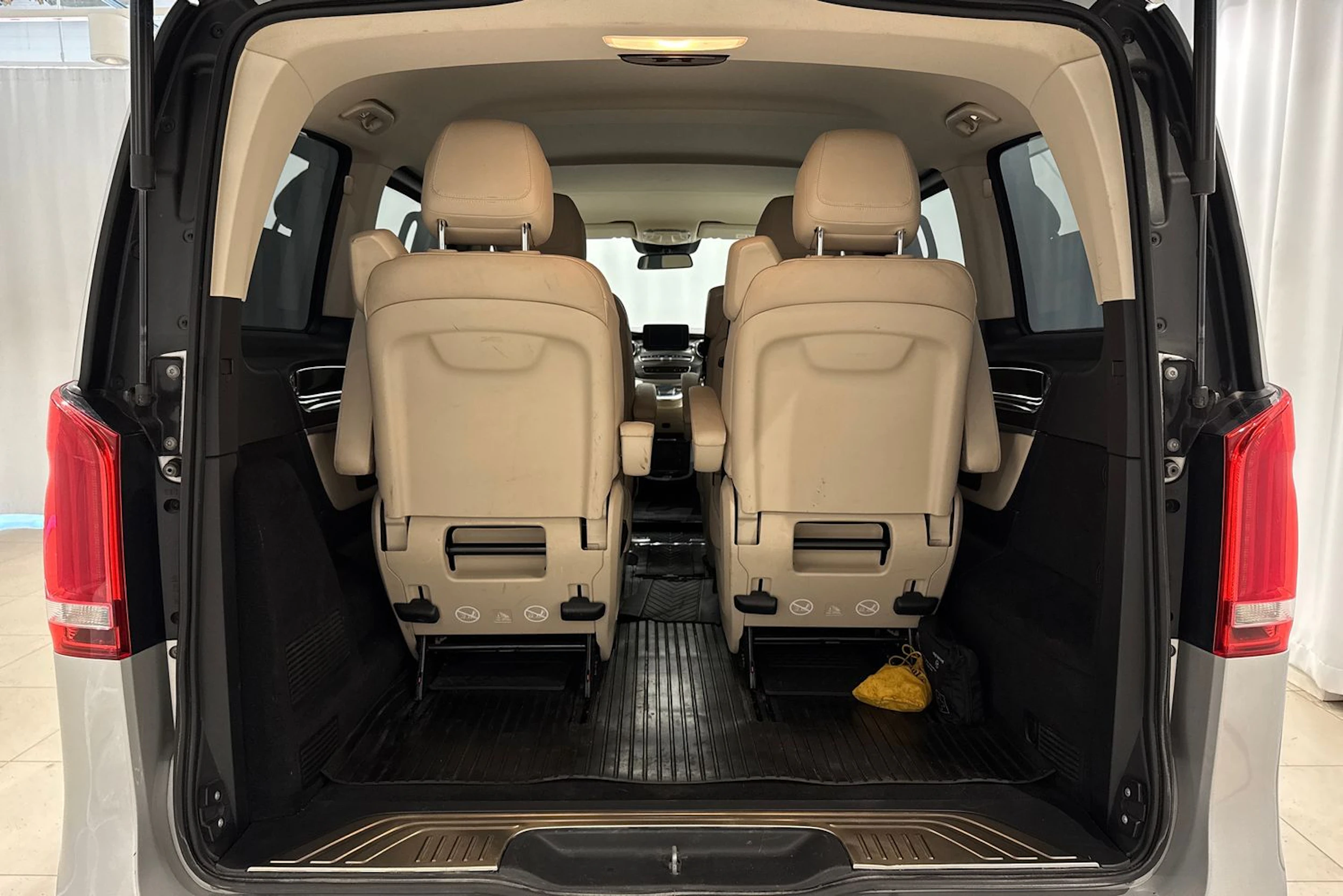 harmaa Mercedes-Benz V 2020 kuva 17.