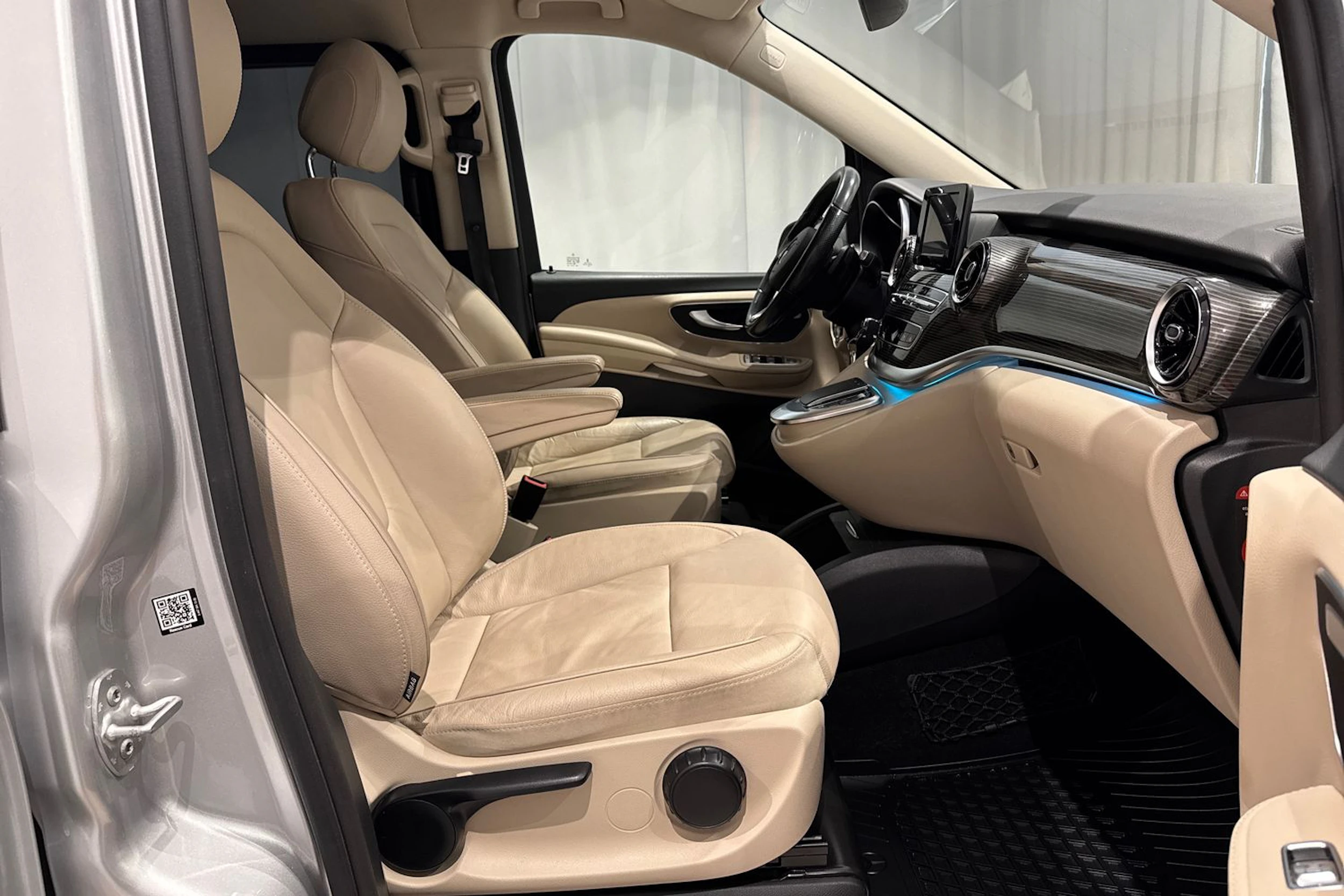 harmaa Mercedes-Benz V 2020 kuva 18.