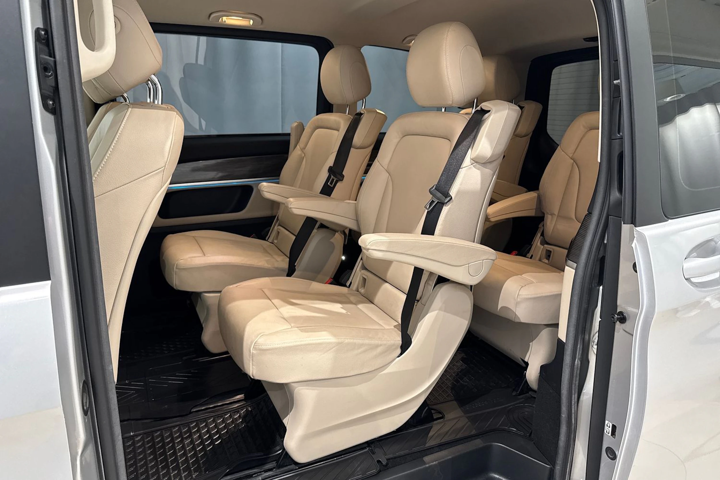 harmaa Mercedes-Benz V 2020 kuva 19.