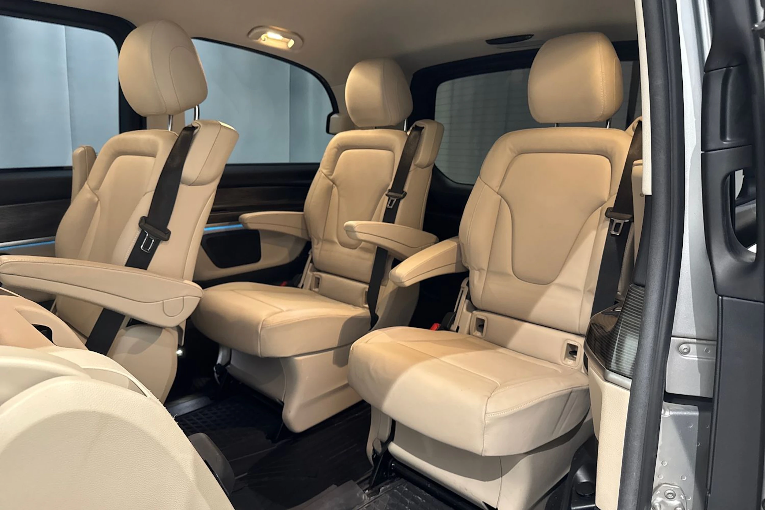 harmaa Mercedes-Benz V 2020 kuva 20.