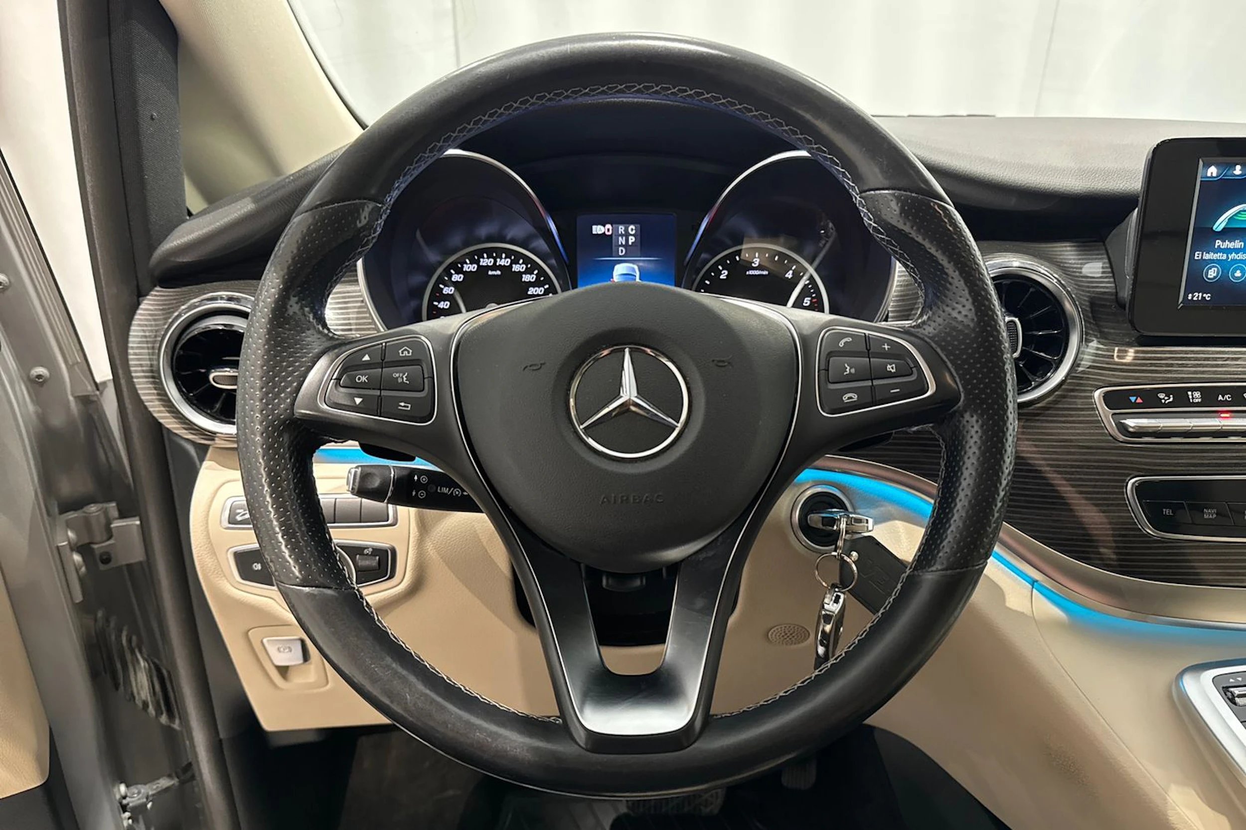 harmaa Mercedes-Benz V 2020 kuva 23.