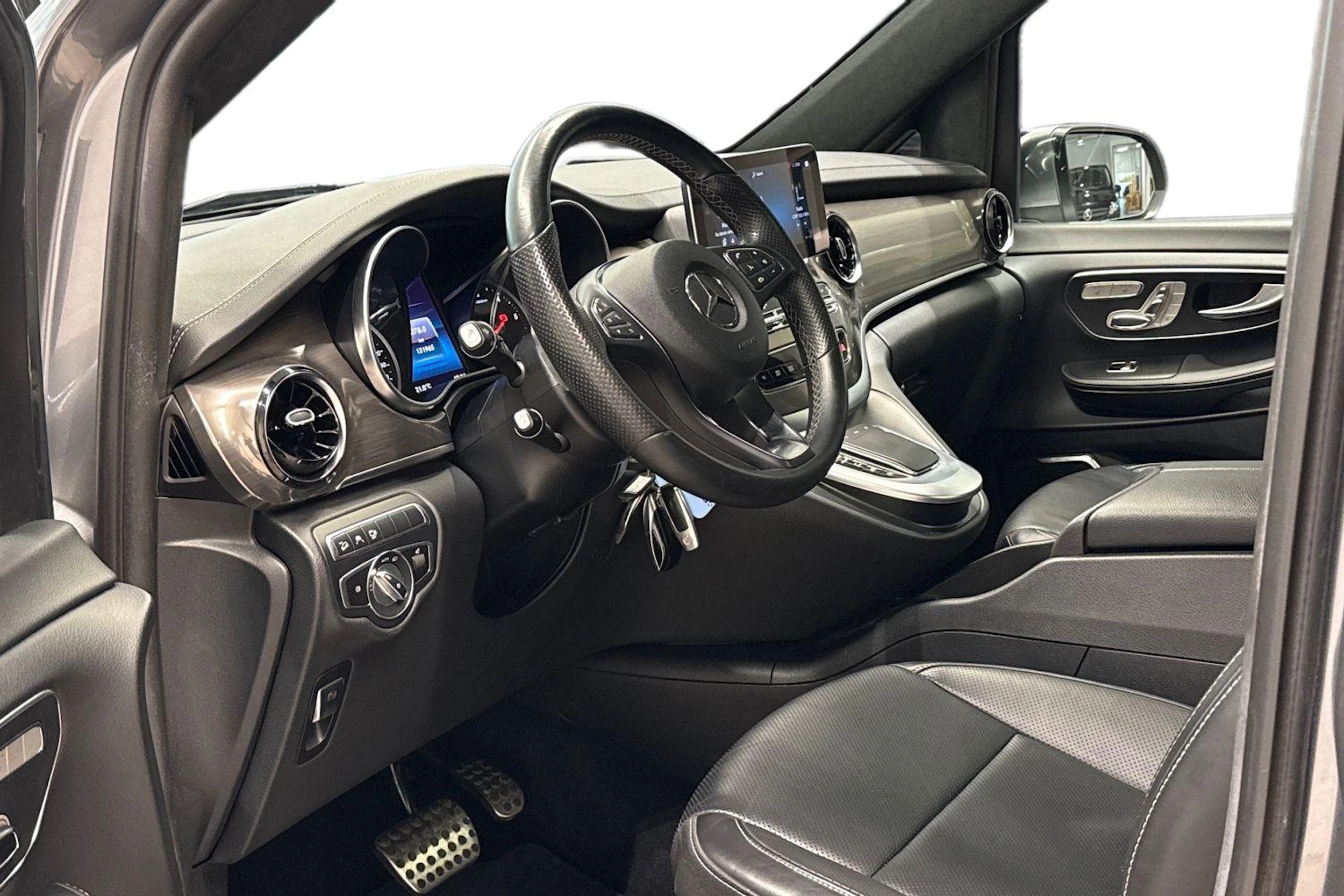 Harmaa Mercedes-Benz V 2021 kuva 6.