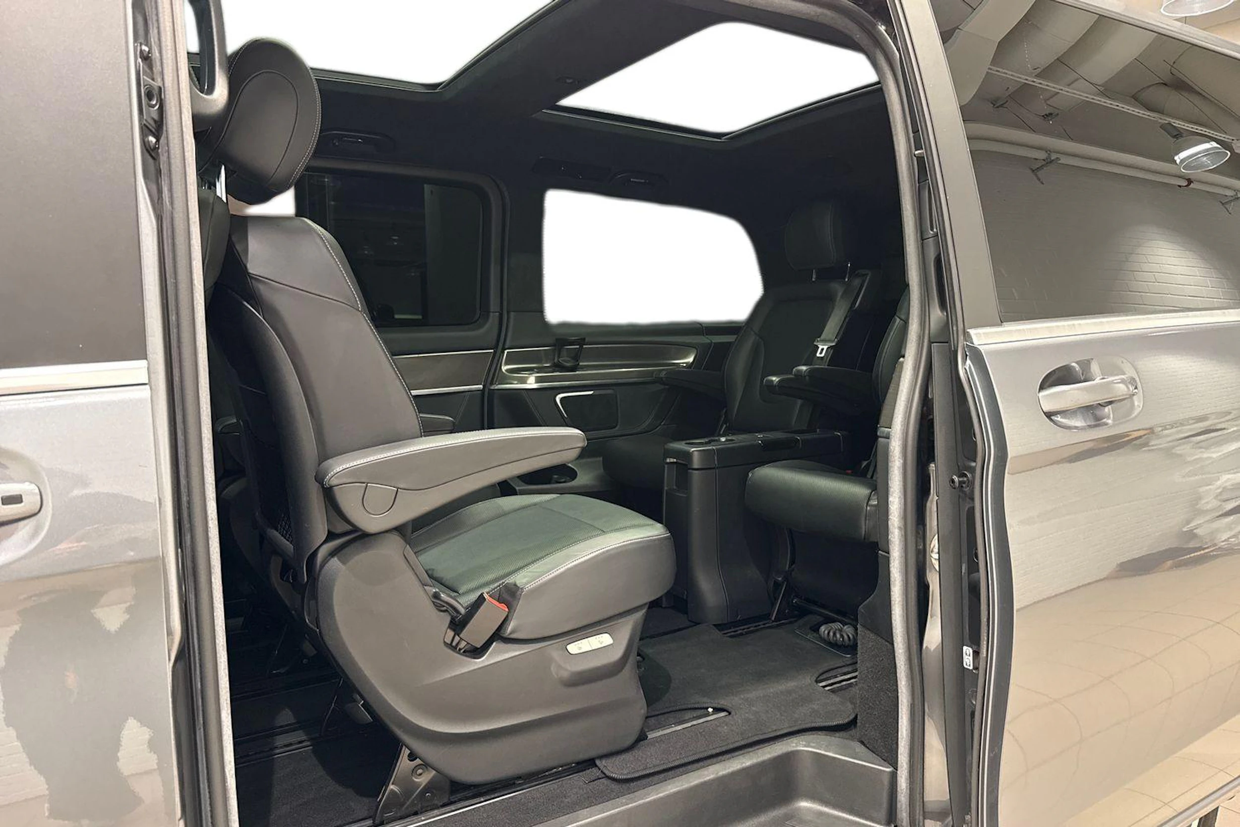 Harmaa Mercedes-Benz V 2021 kuva 8.