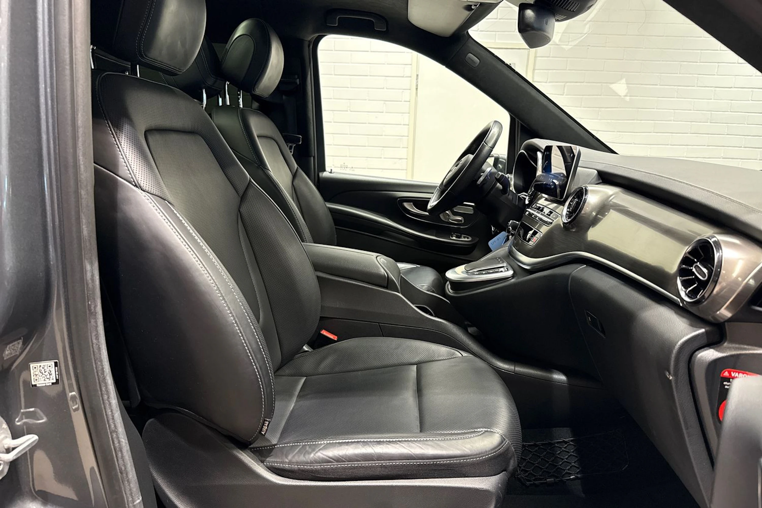 Harmaa Mercedes-Benz V 2021 kuva 12.