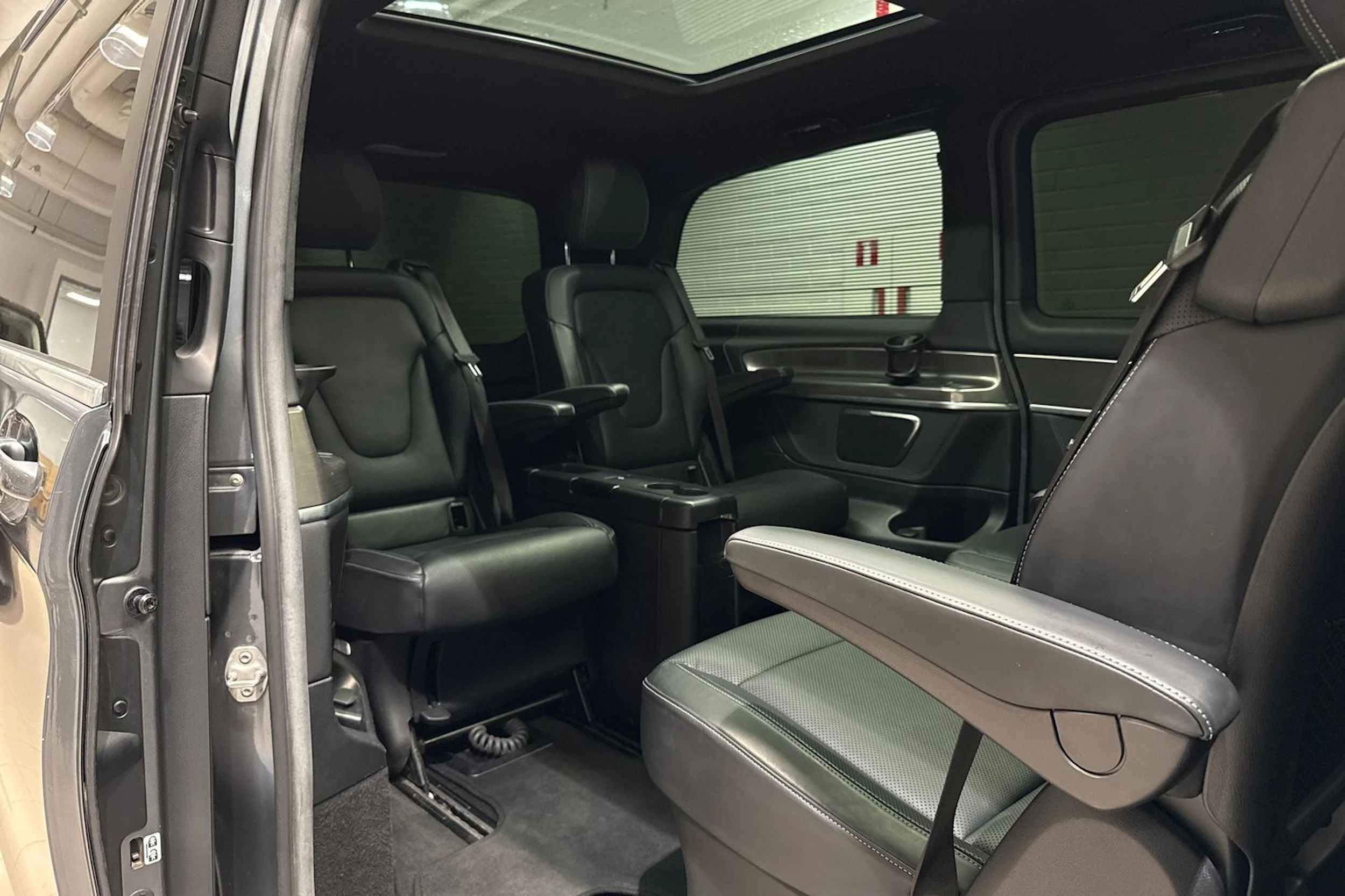 Harmaa Mercedes-Benz V 2021 kuva 13.