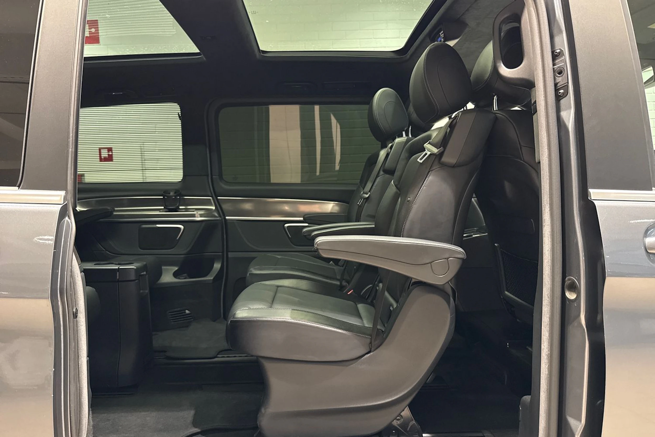 Harmaa Mercedes-Benz V 2021 kuva 14.