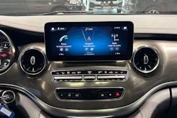 Harmaa Mercedes-Benz V 2021 kuva 18.