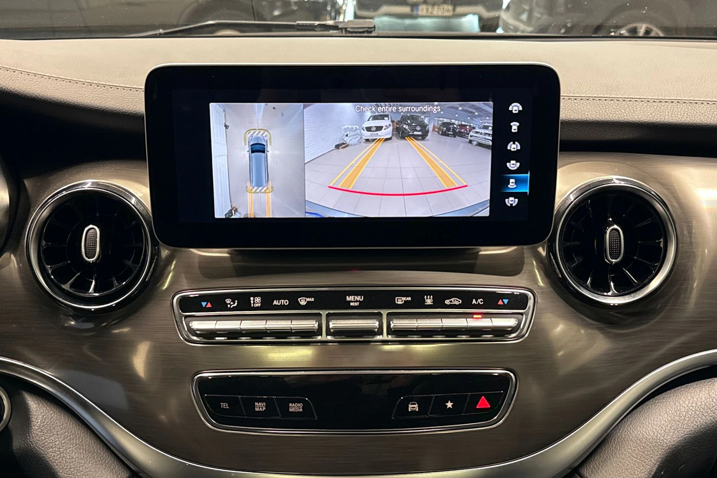 Harmaa Mercedes-Benz V 2021 kuva 19.
