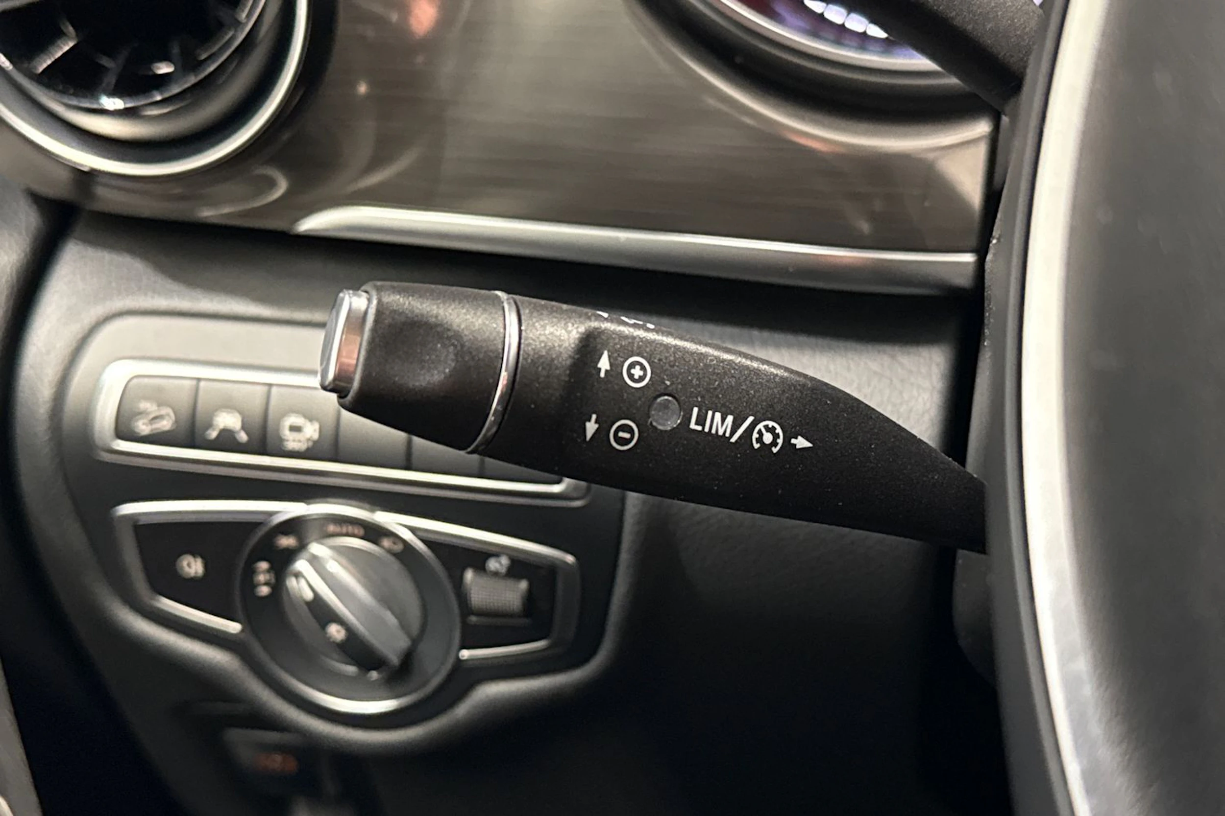 Harmaa Mercedes-Benz V 2021 kuva 23.
