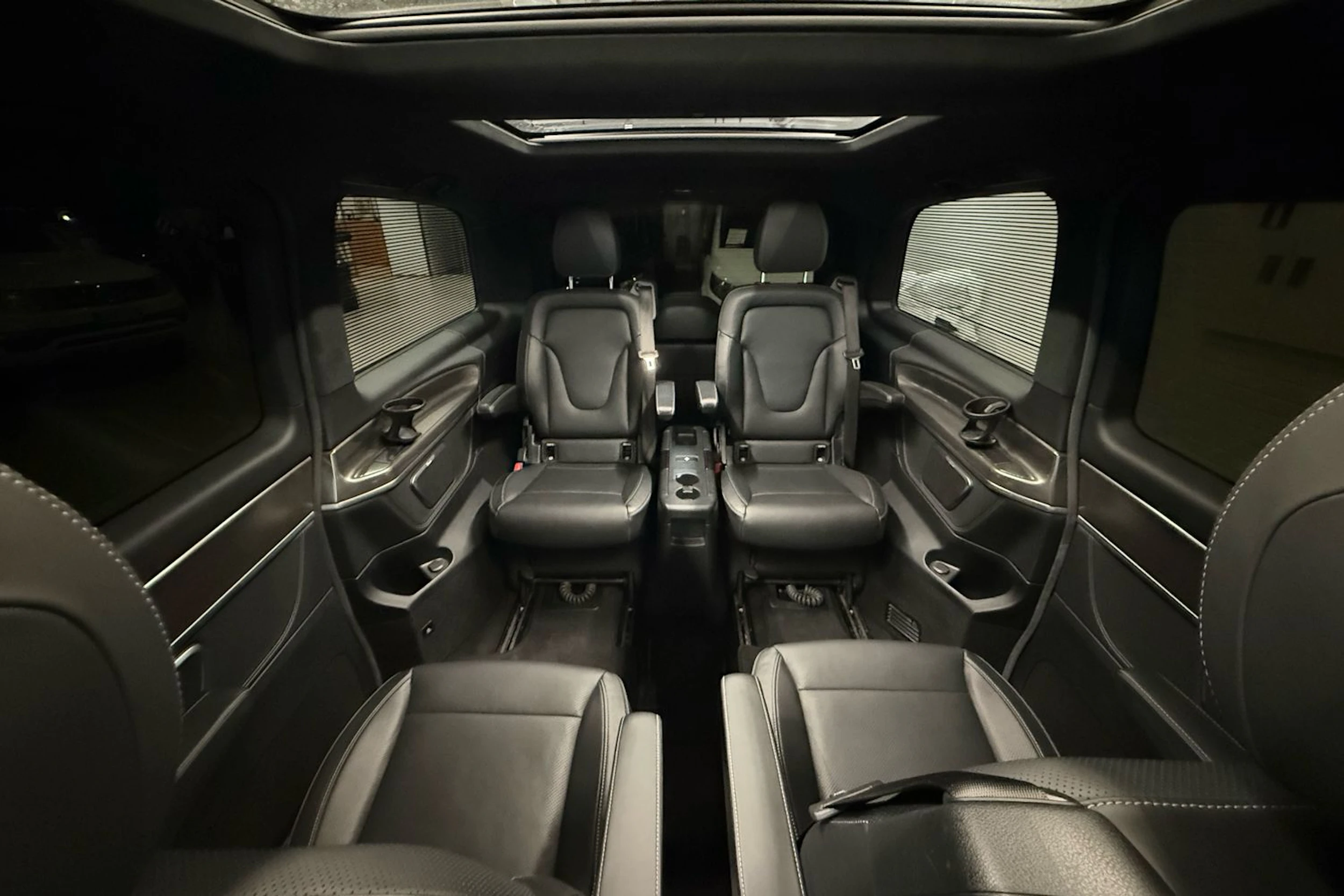 Harmaa Mercedes-Benz V 2021 kuva 32.