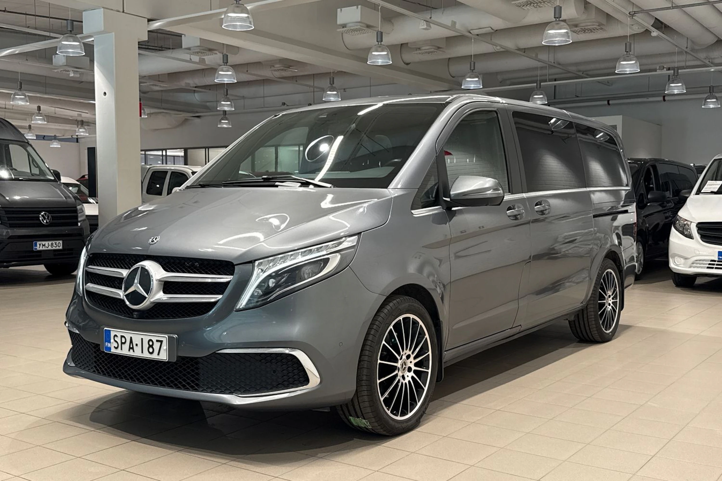 Harmaa Mercedes-Benz V 2021 kuva 34.