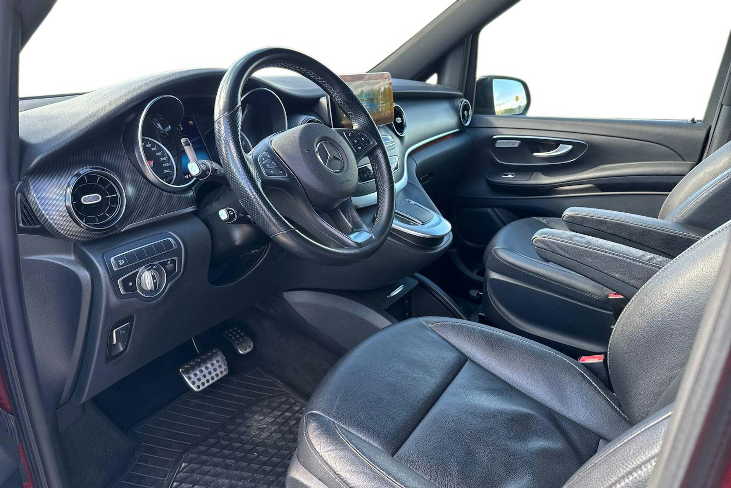 met. punainen Mercedes-Benz V 2021 kuva 3.