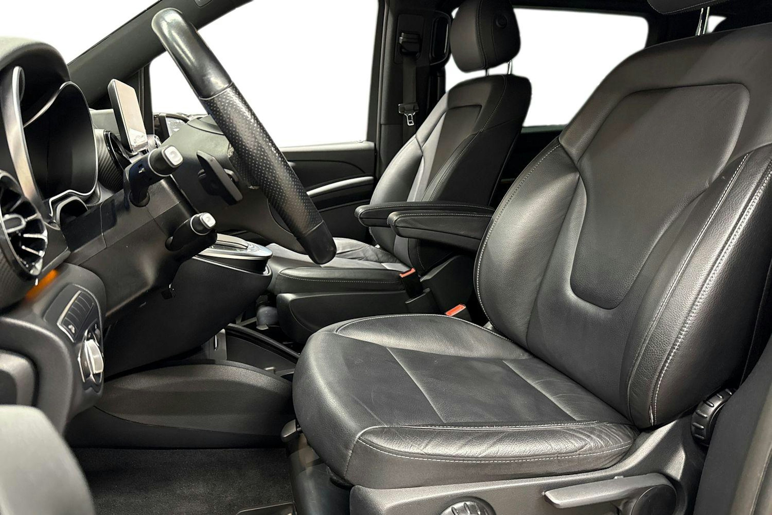met. punainen Mercedes-Benz V 2021 kuva 8.