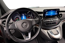 met. punainen Mercedes-Benz V 2021 kuva 9.