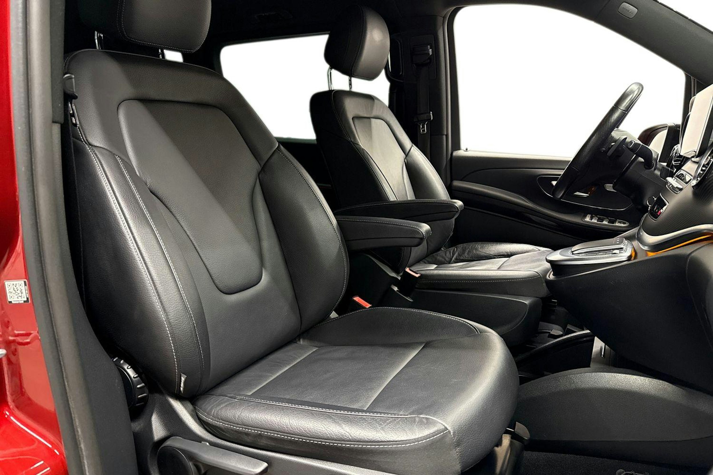 met. punainen Mercedes-Benz V 2021 kuva 10.