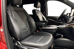 met. punainen Mercedes-Benz V 2021 kuva 10.