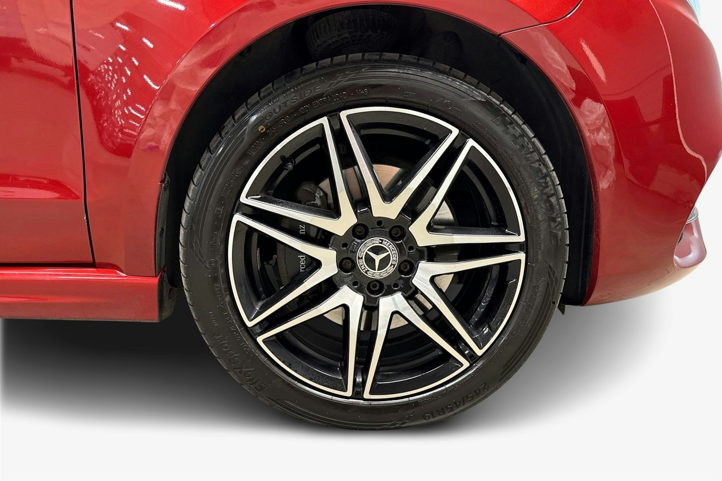 met. punainen Mercedes-Benz V 2021 kuva 11.