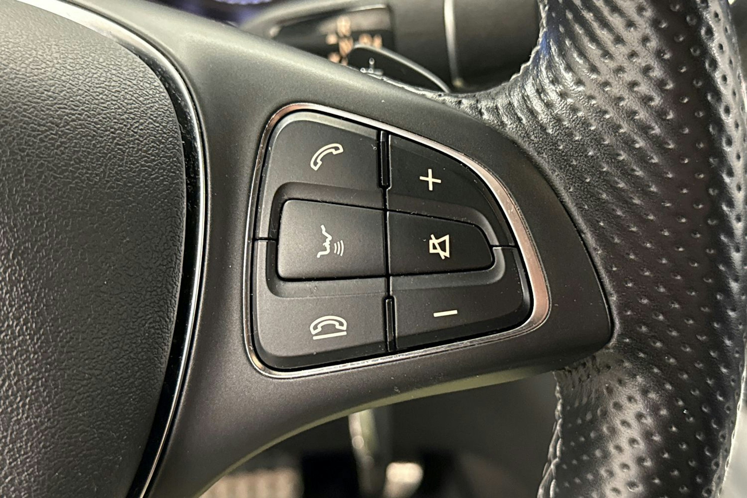 met. punainen Mercedes-Benz V 2021 kuva 17.