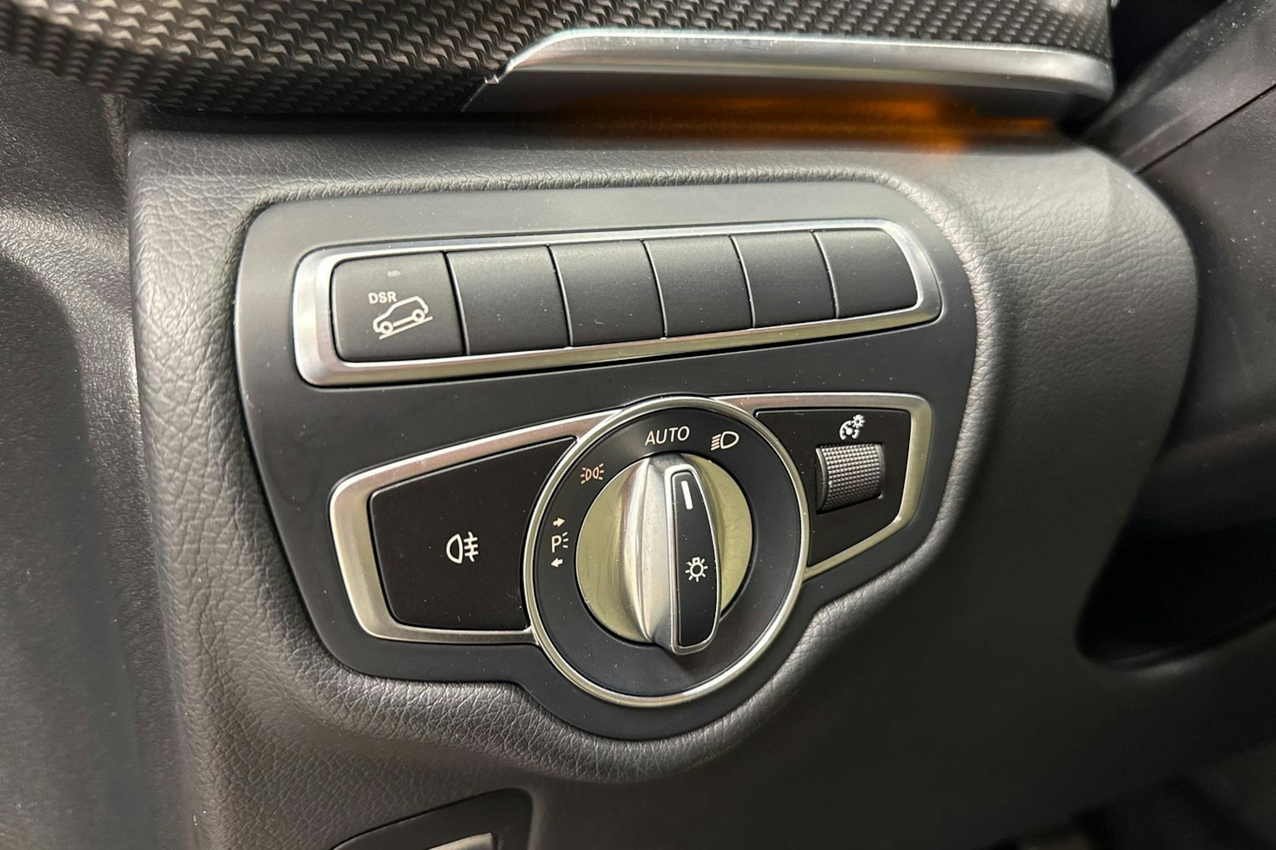 met. punainen Mercedes-Benz V 2021 kuva 20.