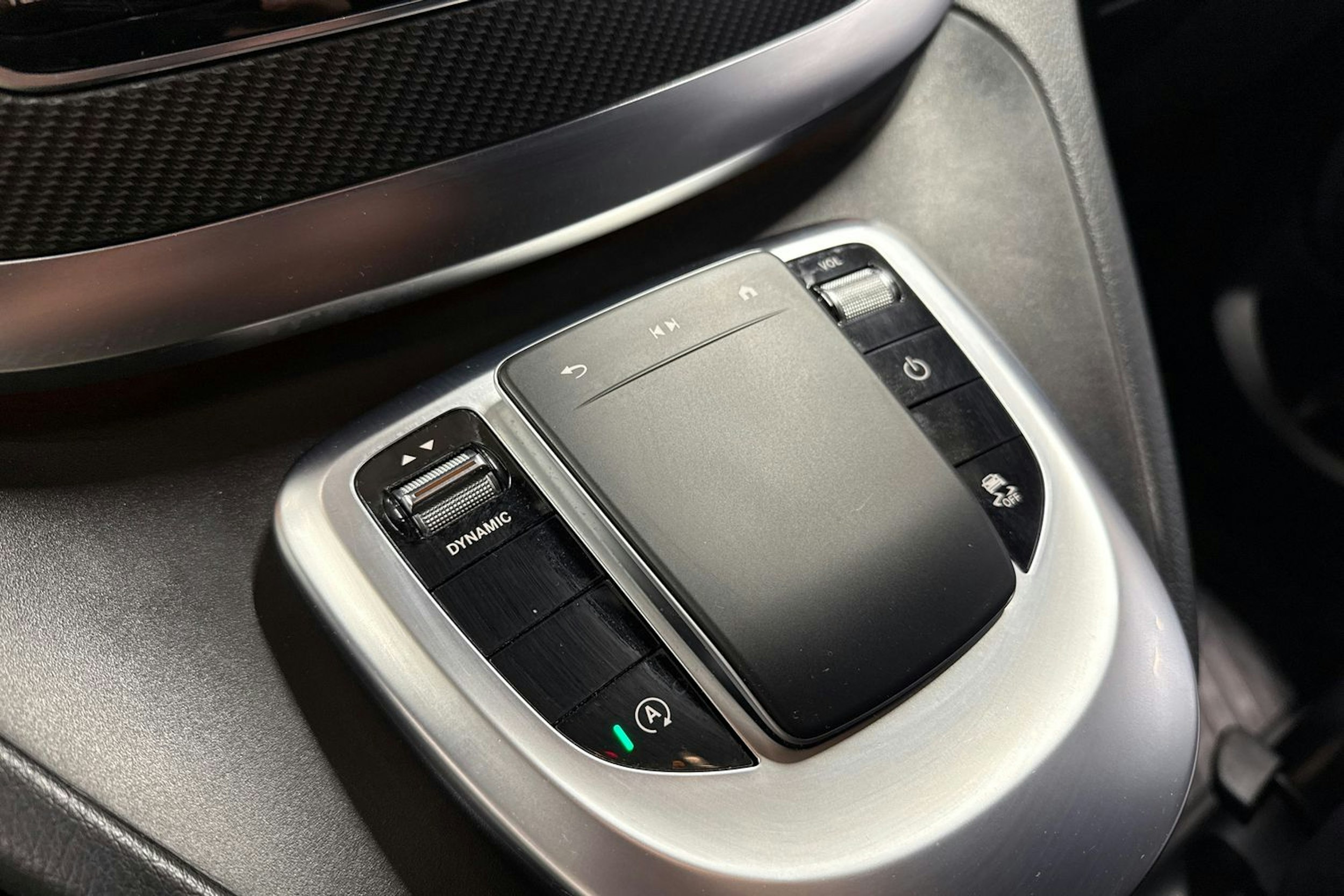 met. punainen Mercedes-Benz V 2021 kuva 21.