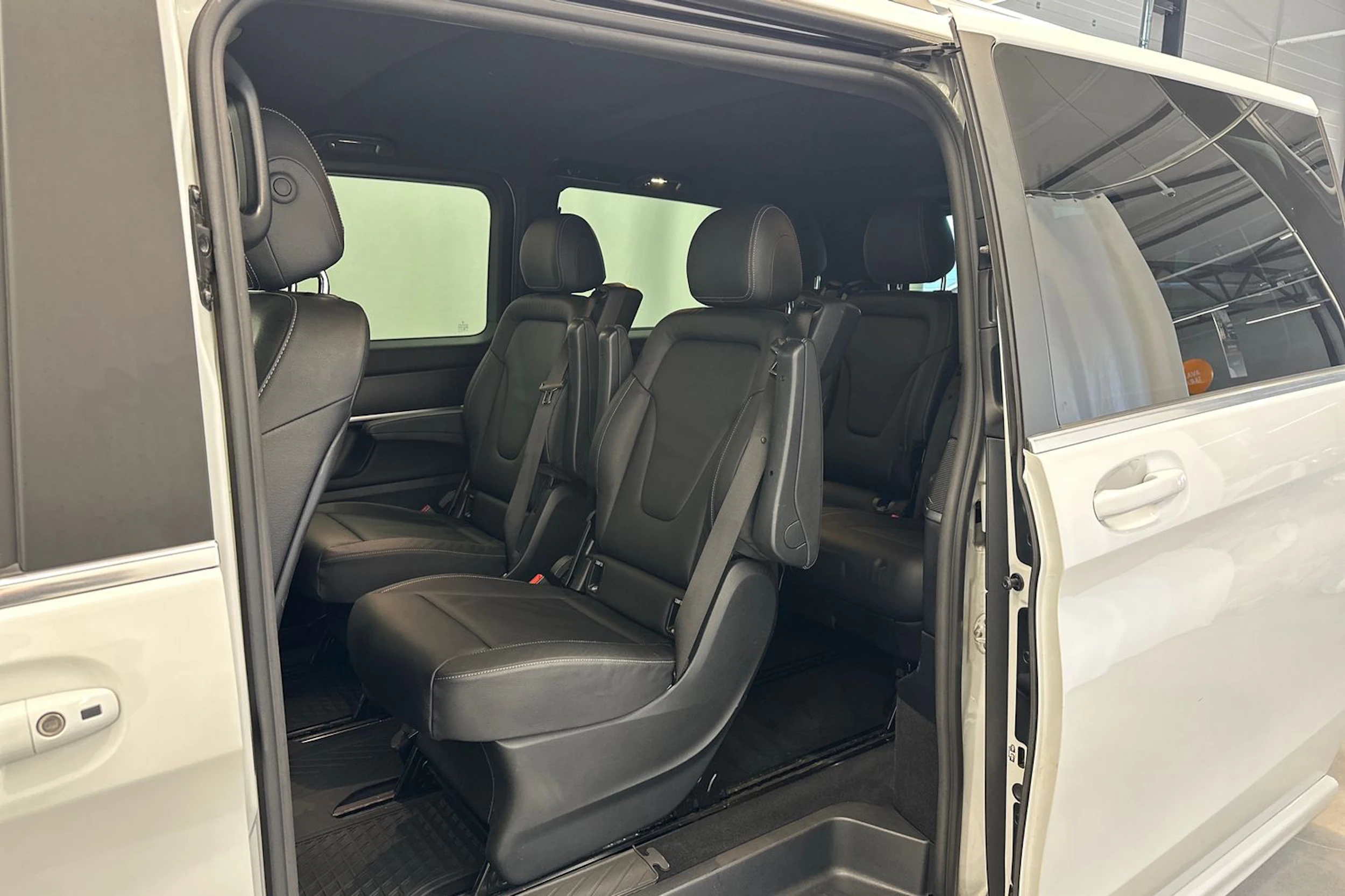 valkoinen Mercedes-Benz V 2021 kuva 5.