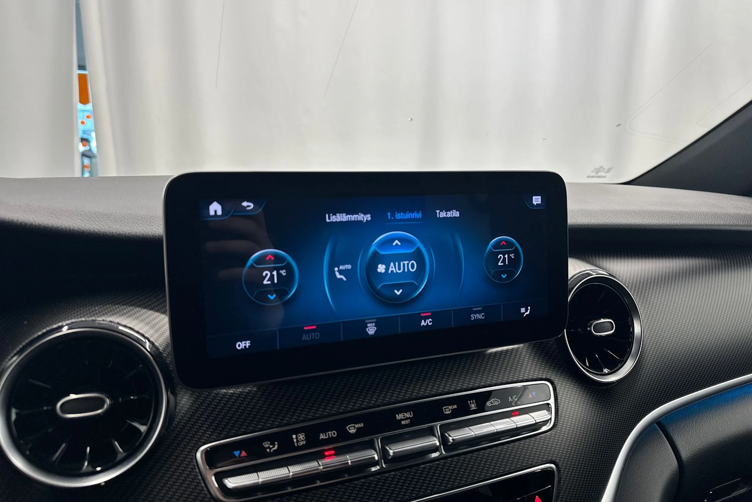 valkoinen Mercedes-Benz V 2021 kuva 18.