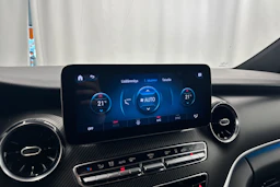 valkoinen Mercedes-Benz V 2021 kuva 18.