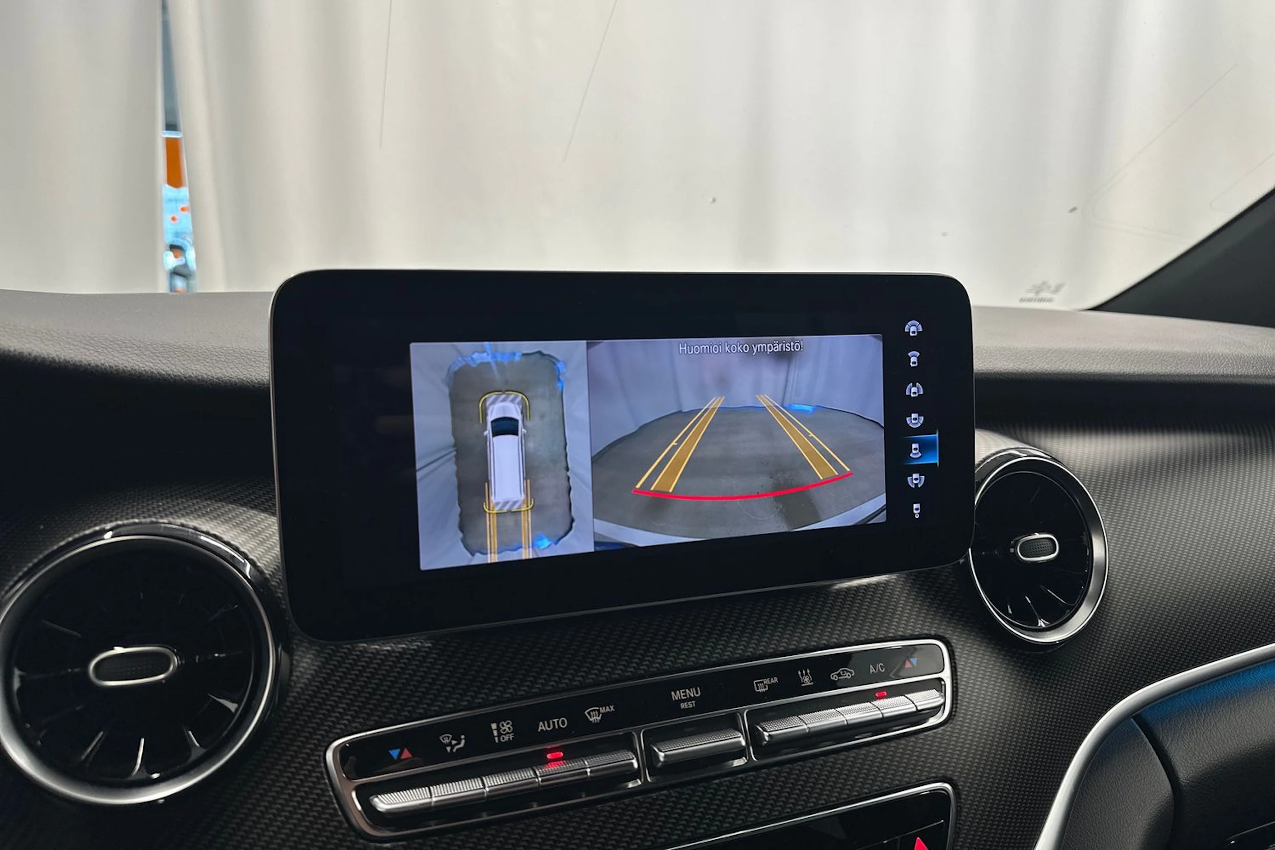 valkoinen Mercedes-Benz V 2021 kuva 21.