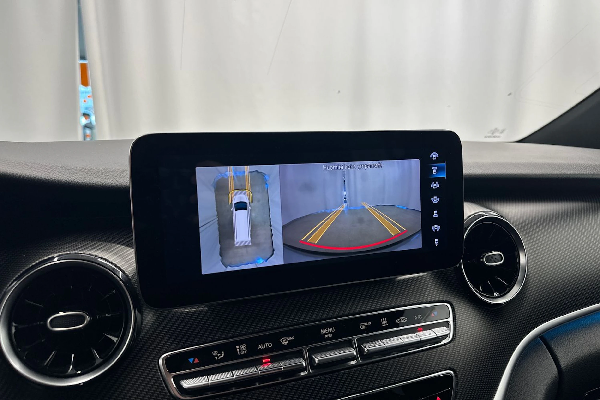 valkoinen Mercedes-Benz V 2021 kuva 22.