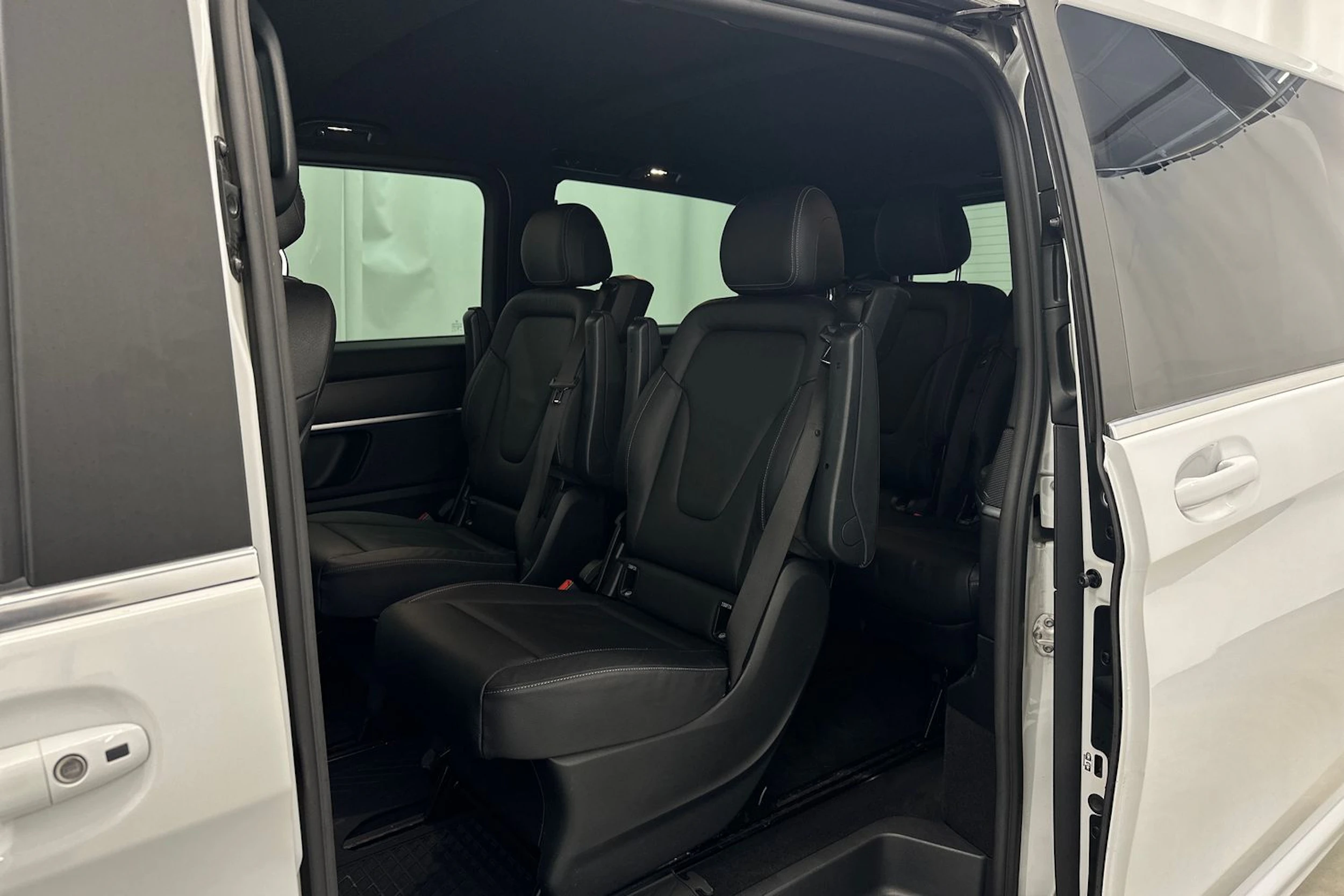 valkoinen Mercedes-Benz V 2021 kuva 27.