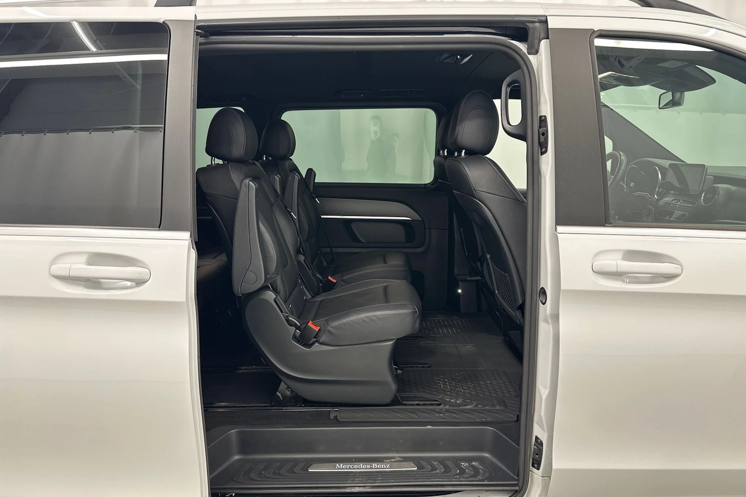 valkoinen Mercedes-Benz V 2021 kuva 29.
