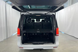 valkoinen Mercedes-Benz V 2021 kuva 32.