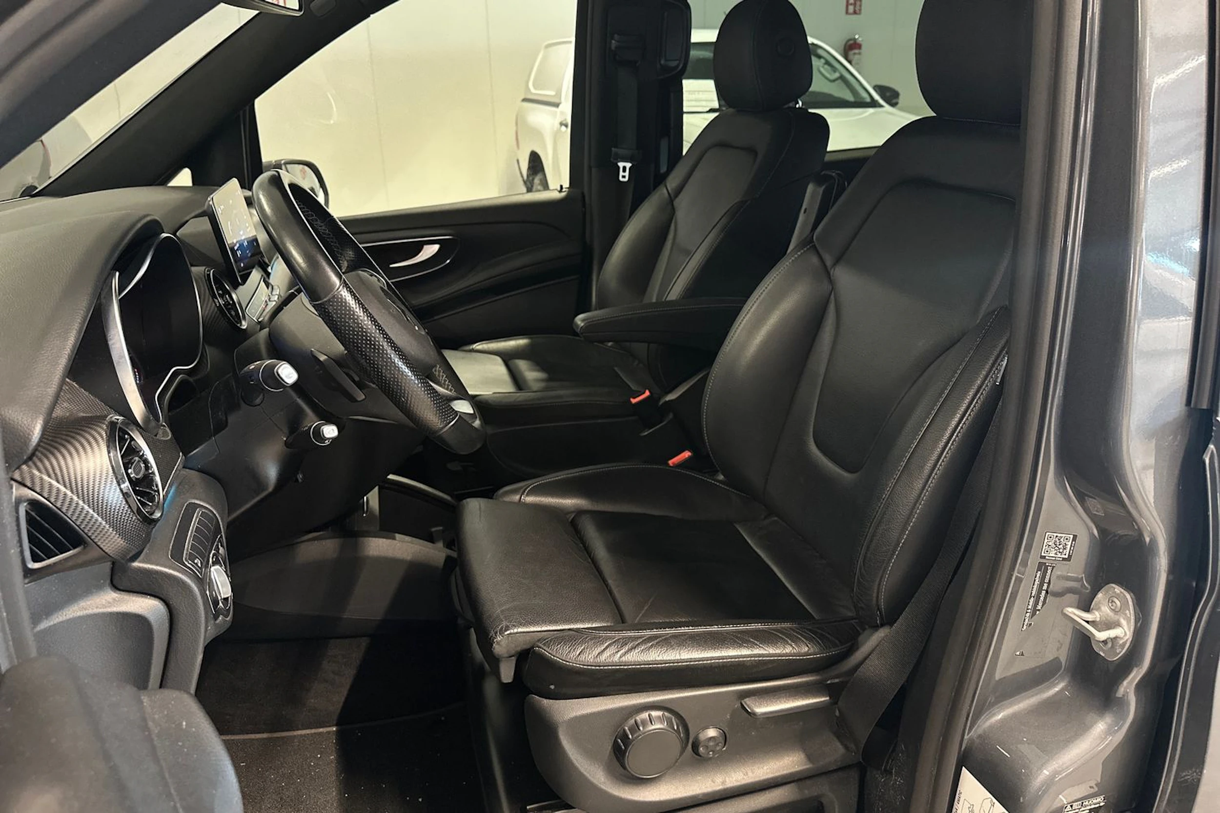 harmaa Mercedes-Benz V 2023 kuva 5.
