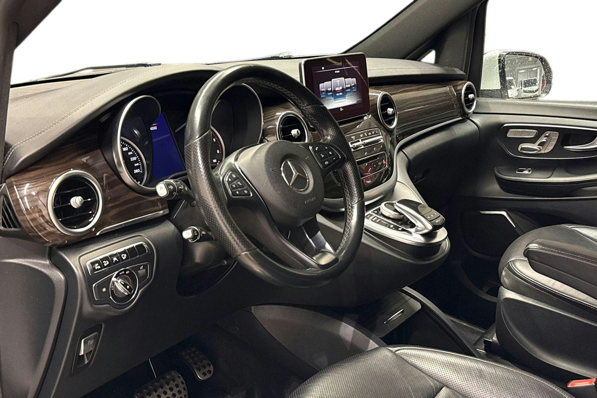 Valkoinen Mercedes-Benz V-Klasse 2016 kuva 3.