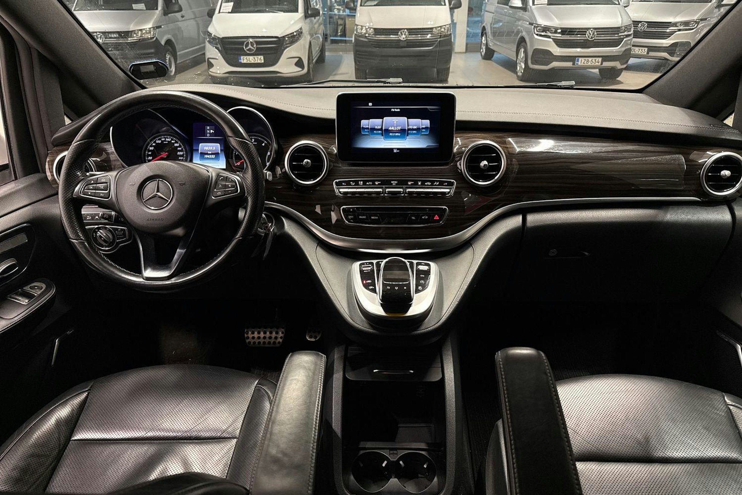 Valkoinen Mercedes-Benz V-Klasse 2016 kuva 6.