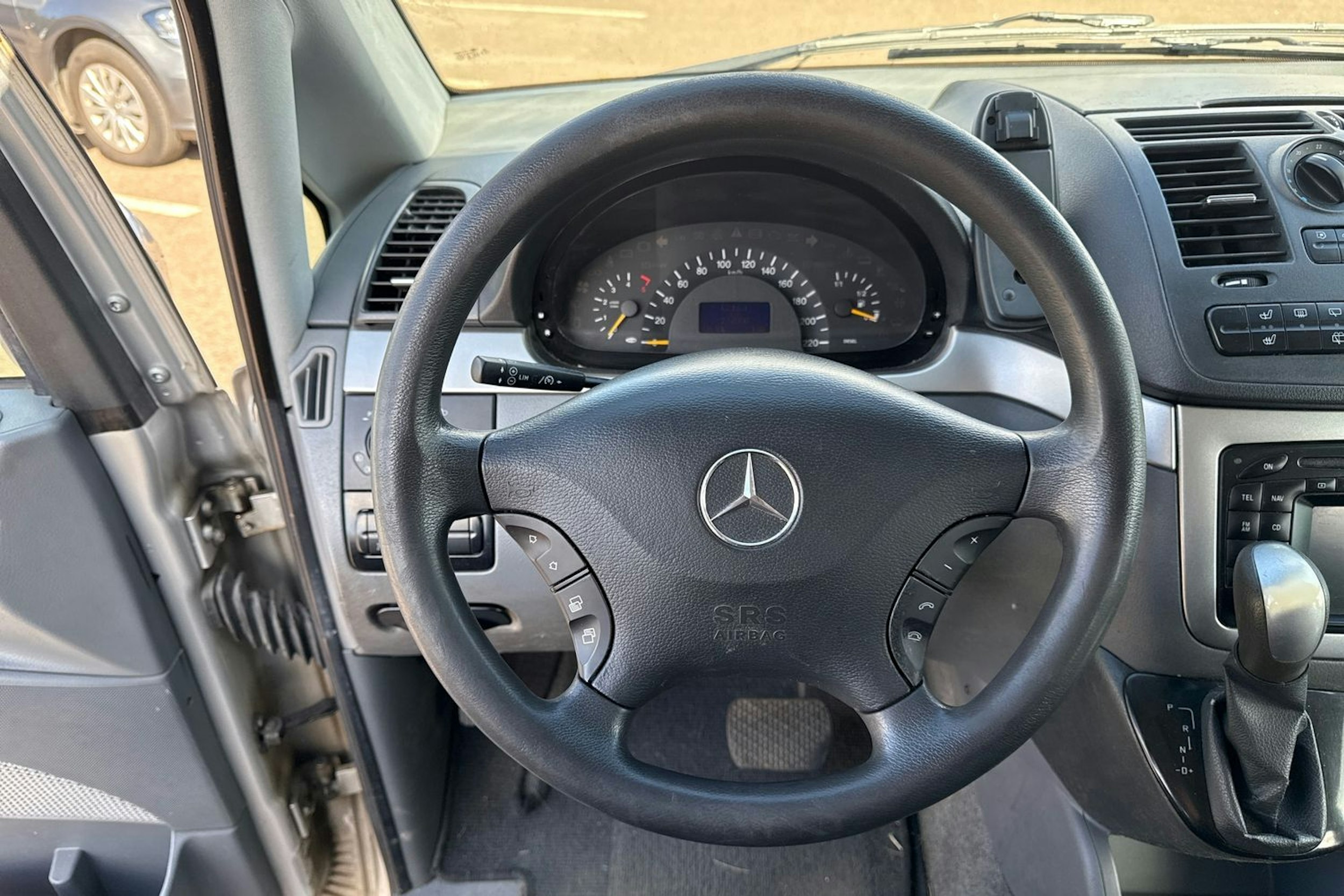 Valkoinen Mercedes-Benz Viano 2006 kuva 14.
