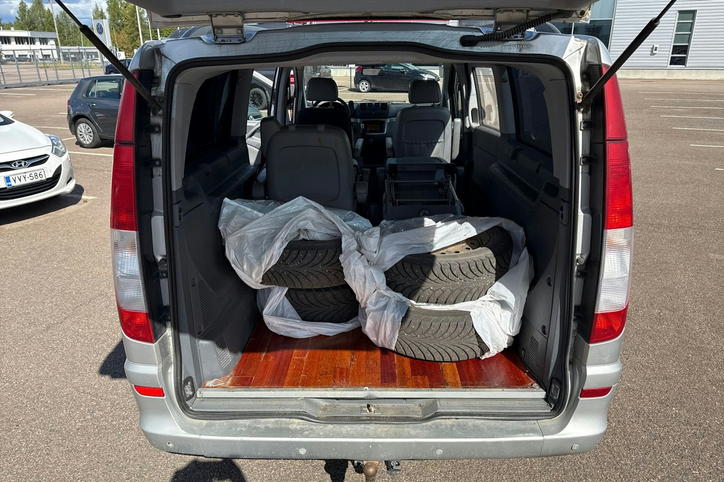 Valkoinen Mercedes-Benz Viano 2006 kuva 22.