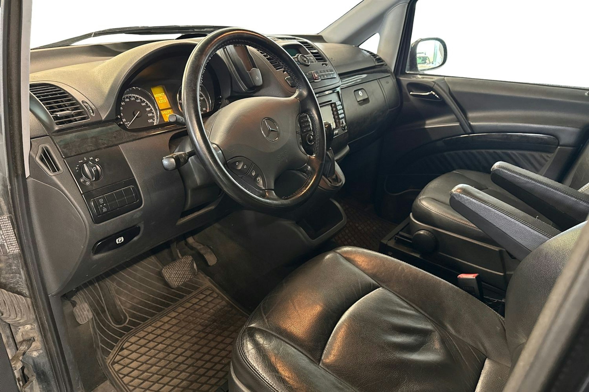 musta Mercedes-Benz Viano 2007 kuva 3.