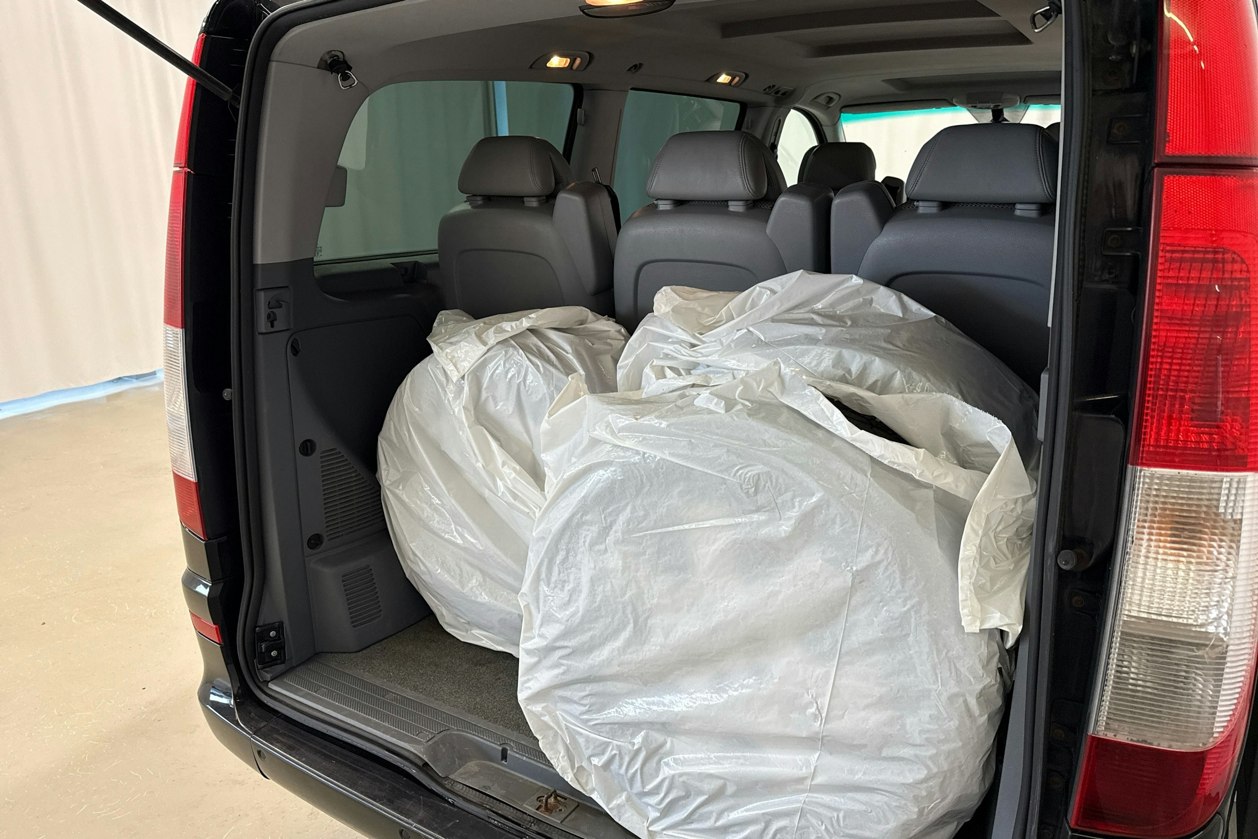 musta Mercedes-Benz Viano 2008 kuva 21.