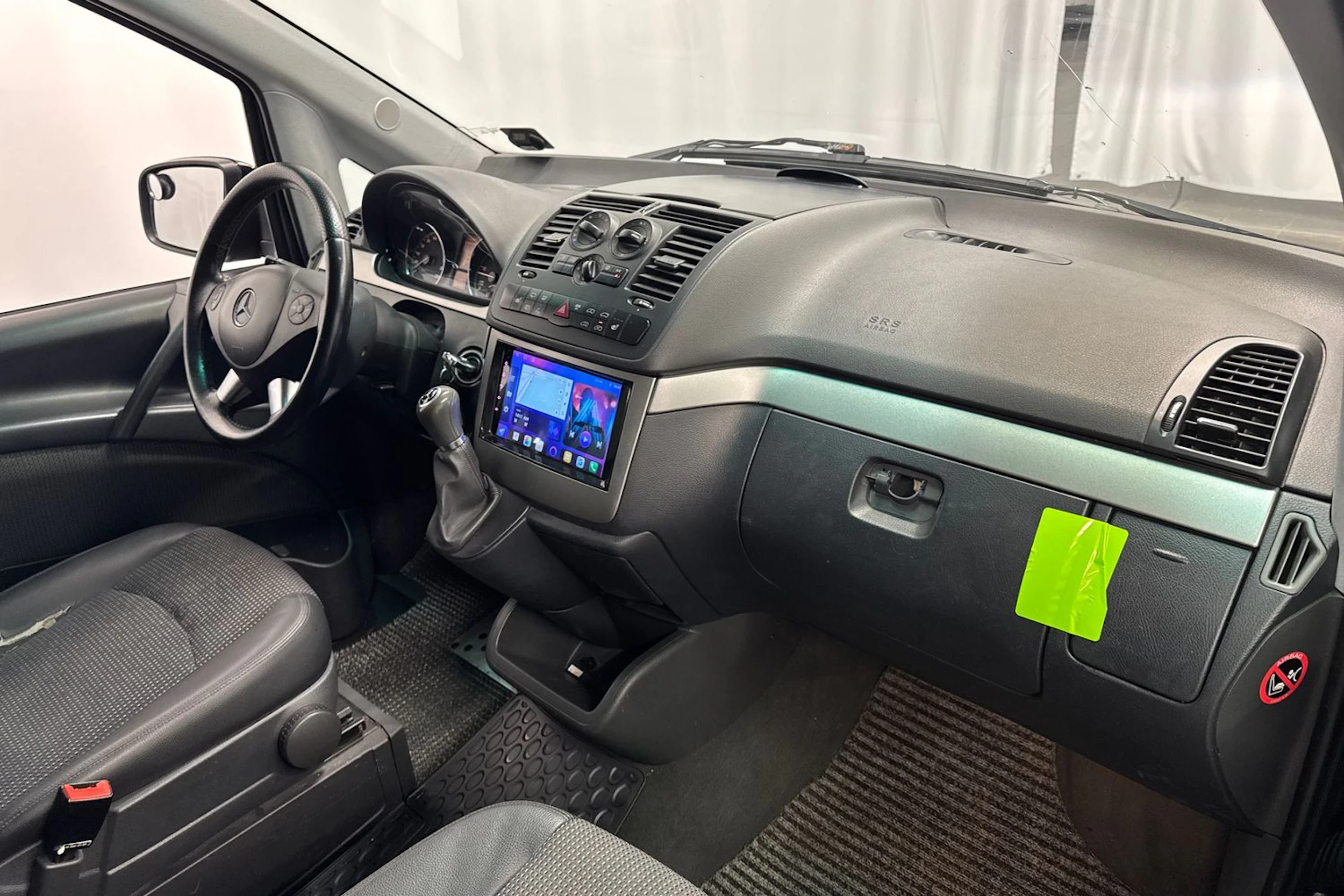 musta Mercedes-Benz Viano 2011 kuva 11.