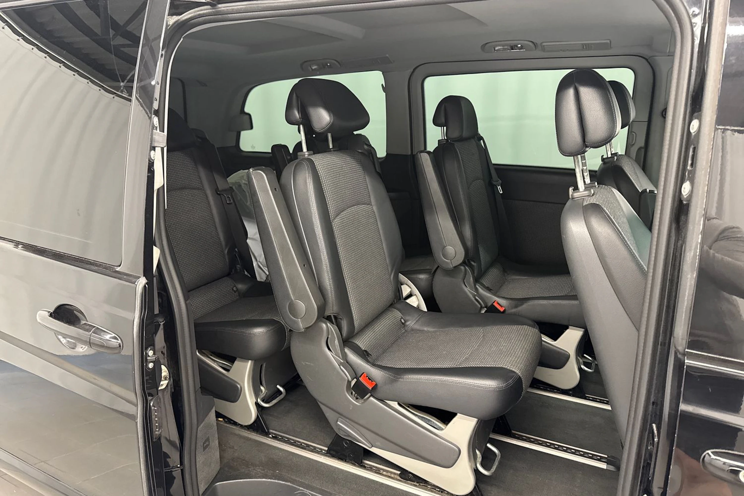 musta Mercedes-Benz Viano 2011 kuva 12.
