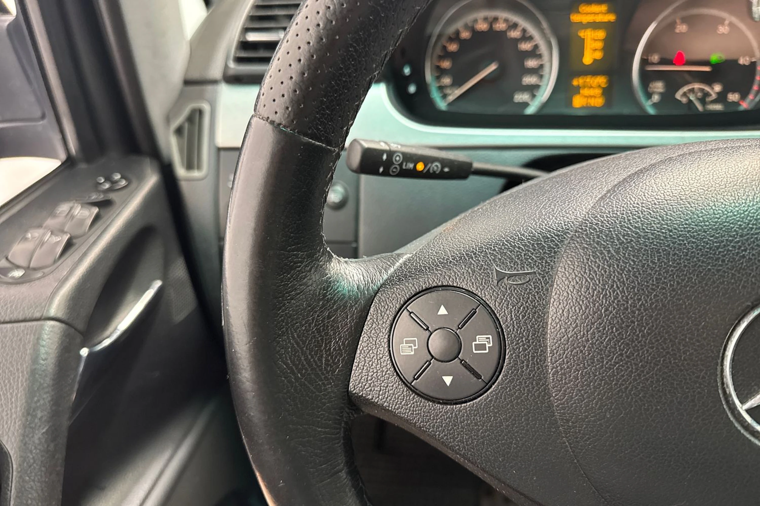 musta Mercedes-Benz Viano 2011 kuva 18.