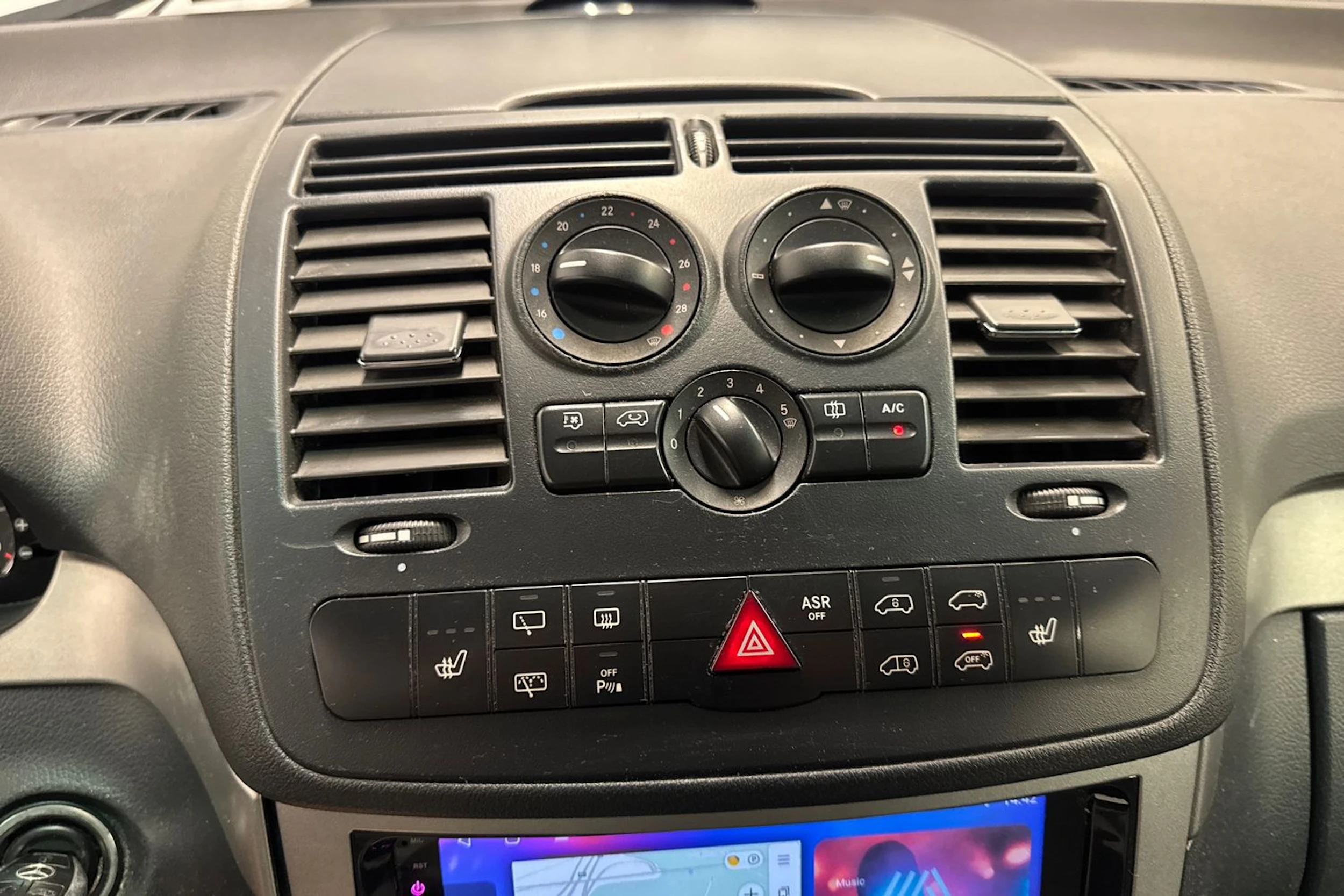 musta Mercedes-Benz Viano 2011 kuva 20.