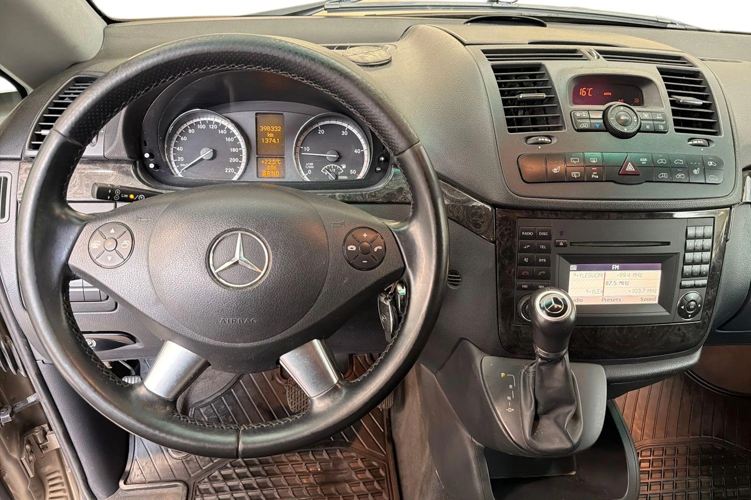 ruskea (beige) Mercedes-Benz Viano 2011 kuva 9.
