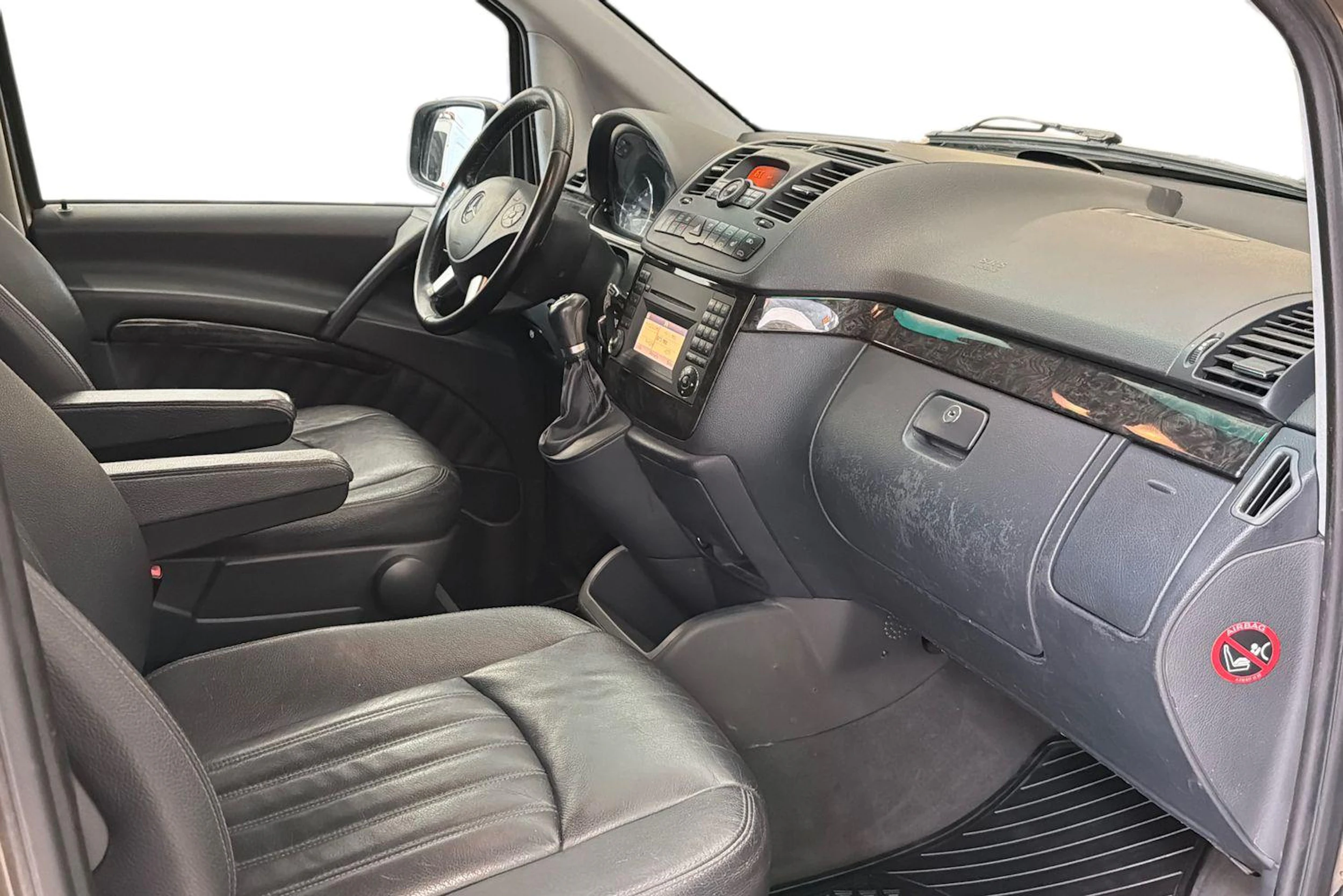ruskea (beige) Mercedes-Benz Viano 2011 kuva 11.