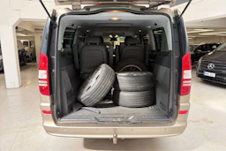 ruskea (beige) Mercedes-Benz Viano 2011 kuva 24.