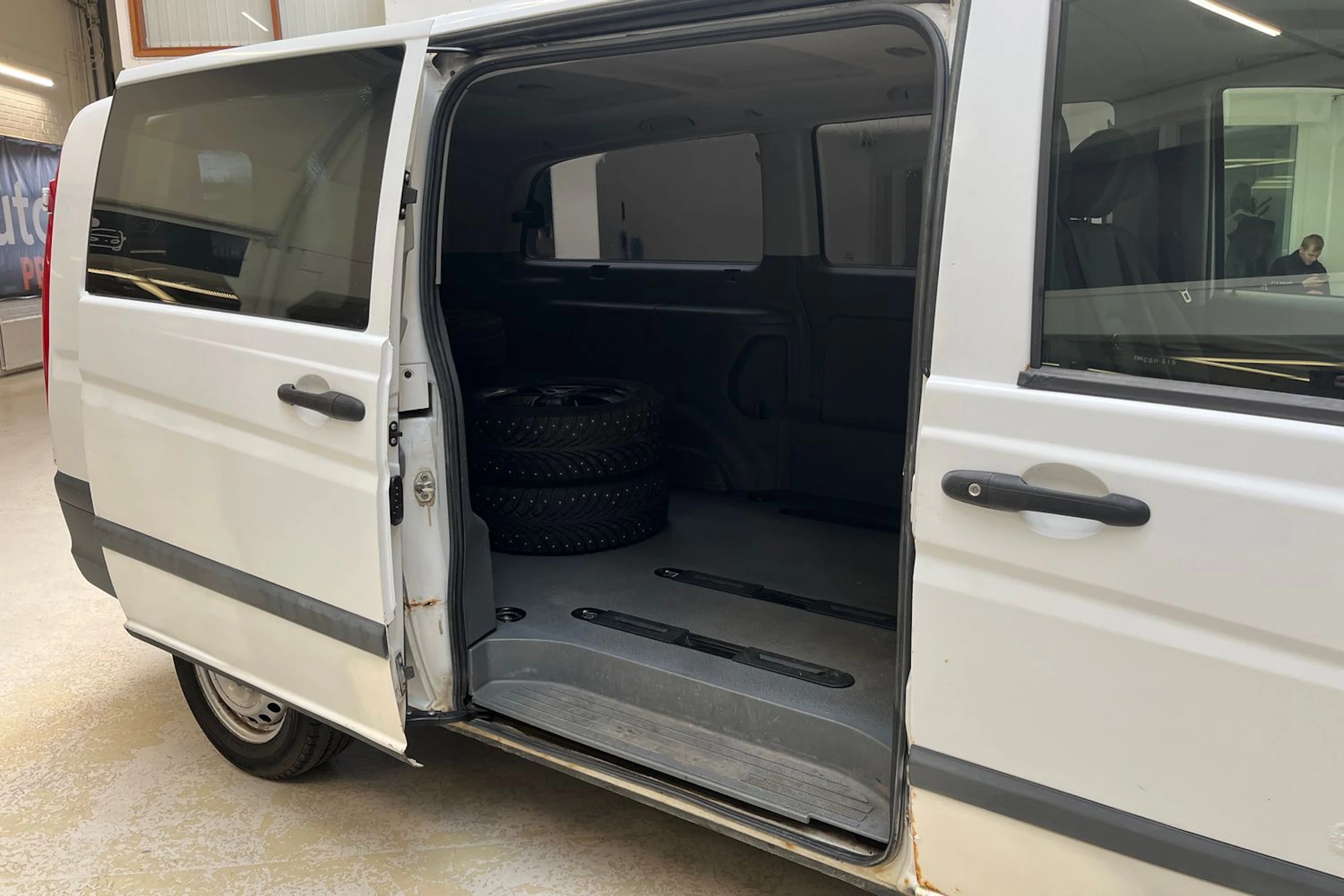 valkoinen Mercedes-Benz Vito 2004 kuva 11.